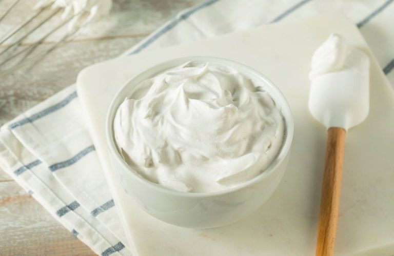 Vegan whipped cream: coconut, soy, rice or cashew… What can you replace ...