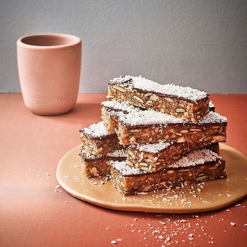 How to make a balanced snack for an adult?

