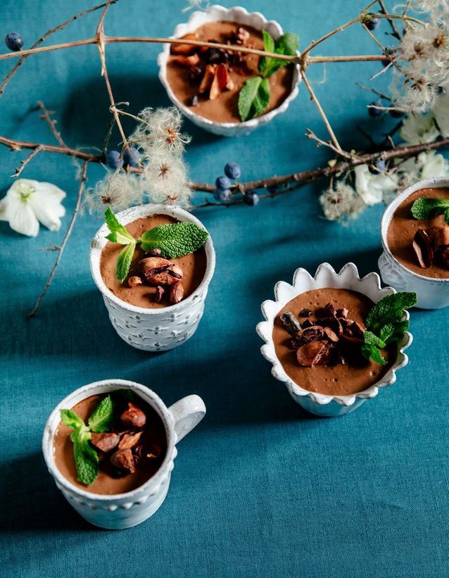 Mango and raw cocoa cream