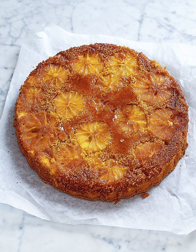 Upside-down cake with clementines and semolina