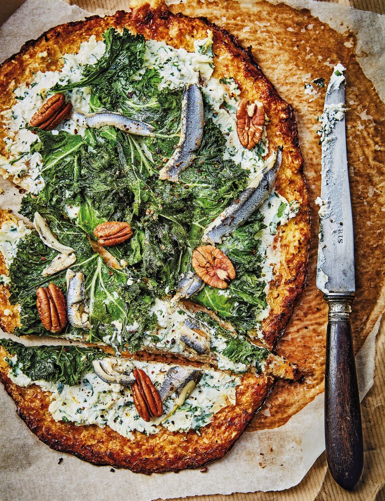 Crispy pizza with cabbage leaves, cream cheese and garlic

