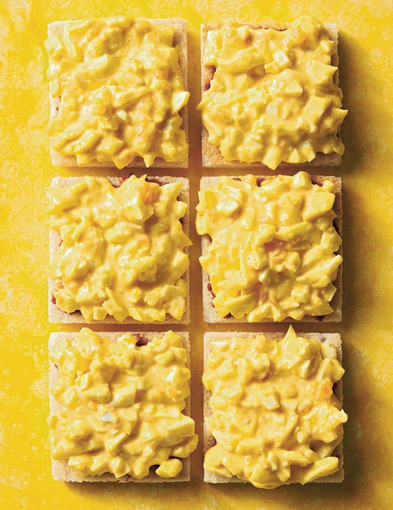 Hard-boiled eggs with turmeric

