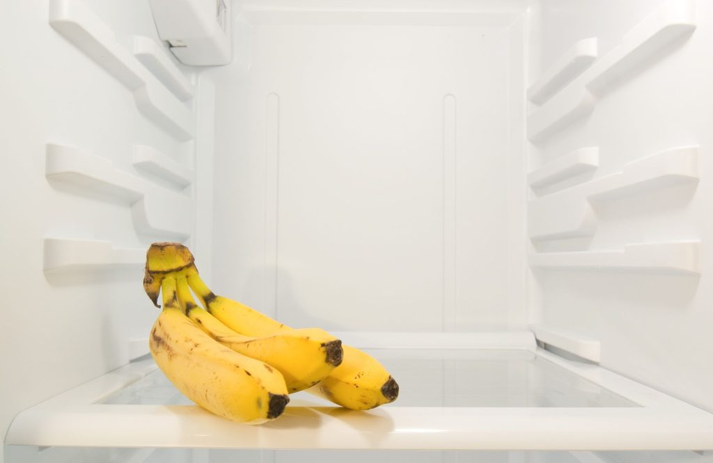 Should bananas be stored in the refrigerator?

