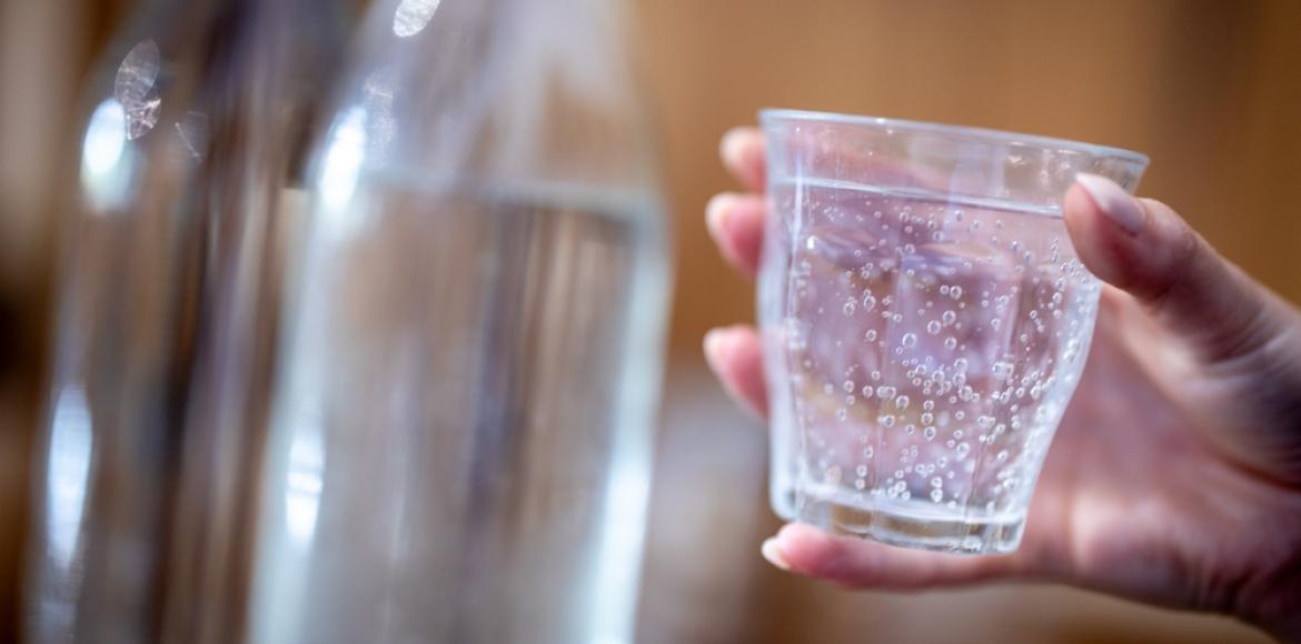 Mineral water rich in bicarbonates promotes acid-base balance