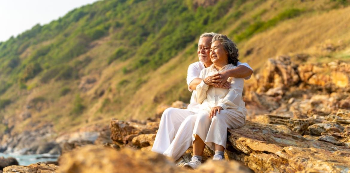 Aging more or less quickly: the role of place of life