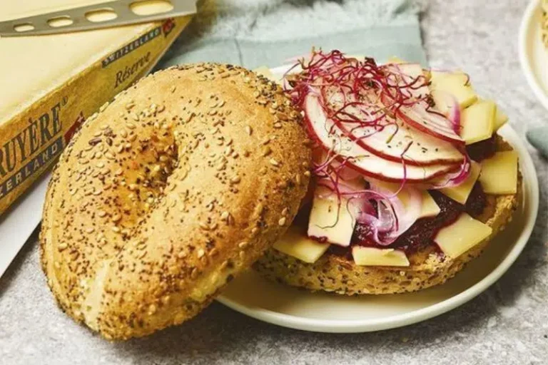 Bagel with Gruyère AOP Réserve