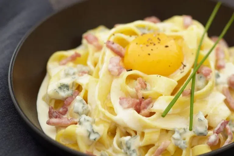 Gourmet tagliatelle with Bresse Bleu