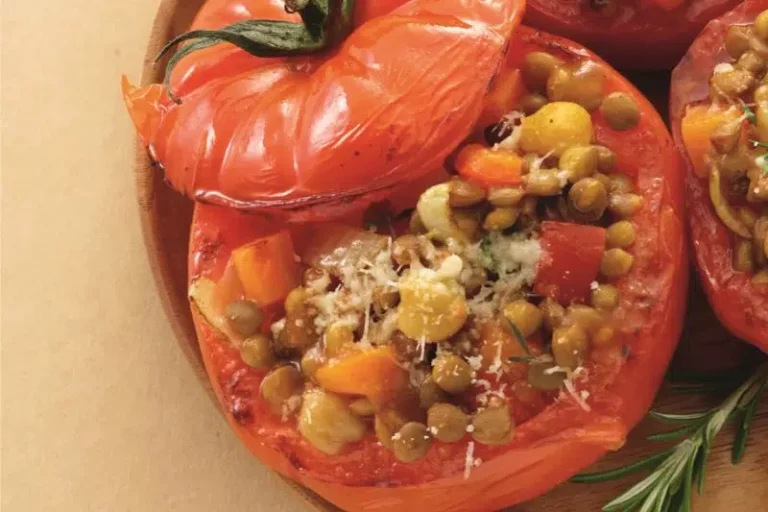 Tomatoes stuffed with lentil curry