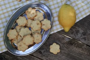 Small shortbread cookies with candied lemon