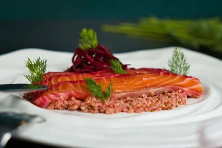 Gravlax salmon and Norwegian sauce