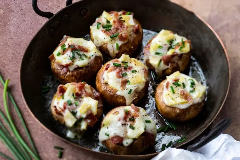 Mushrooms stuffed with Reblochon