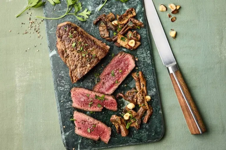Pan-fried rump steak and sautéed porcini mushrooms