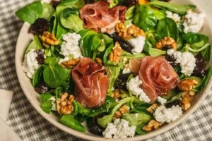 Sweet and sour salad with Agen prunes